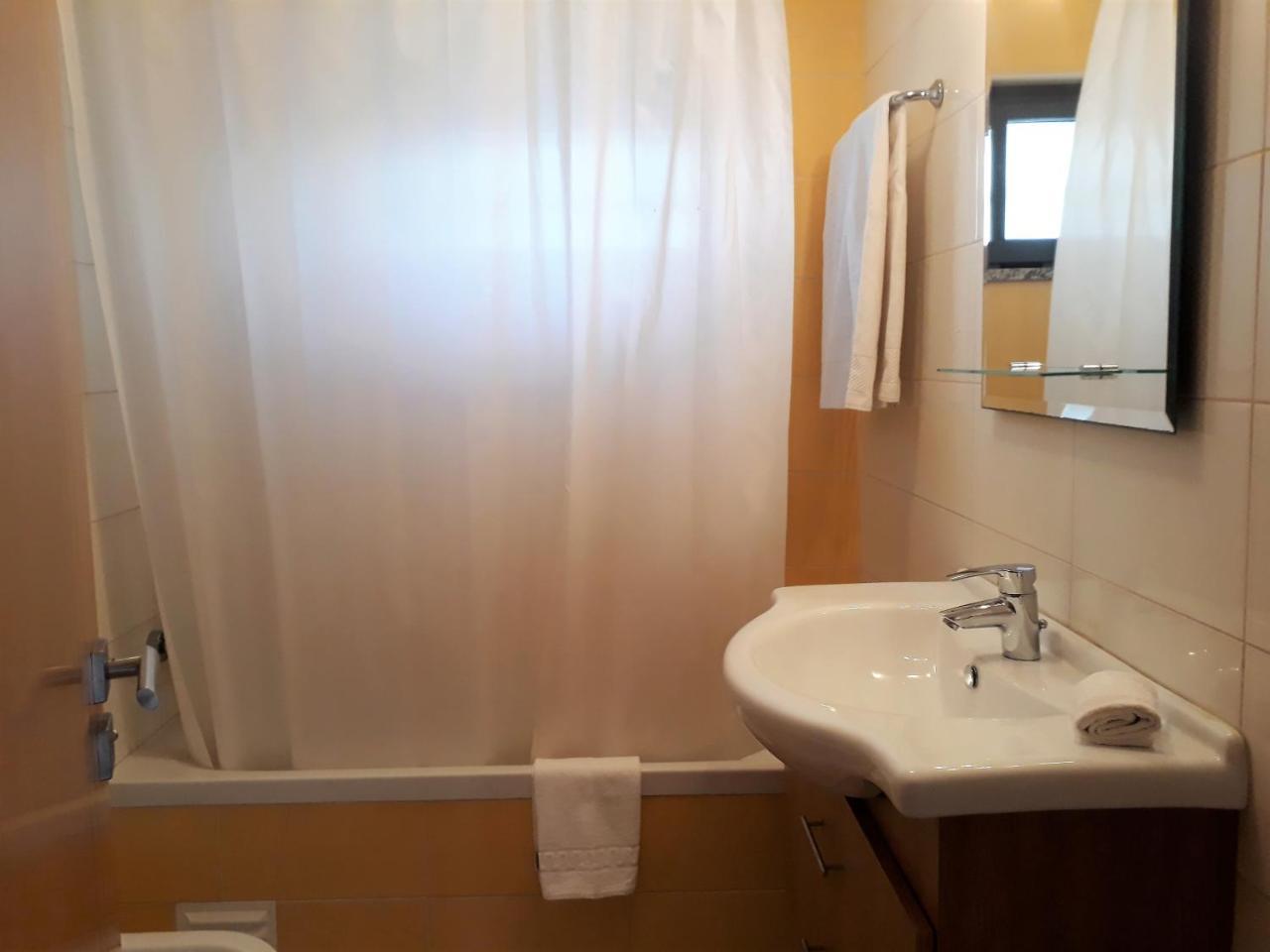 Appartamento T2 Tahiti - Terraco, Familiar, Garagem, Wifi Quarteira Esterno foto